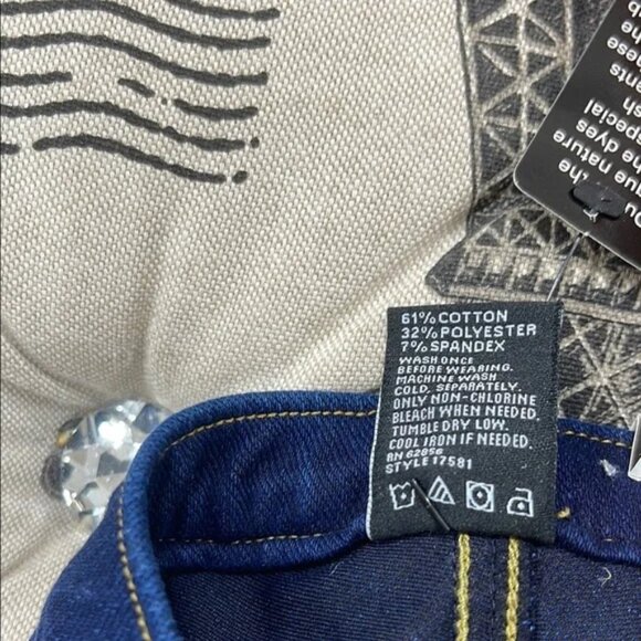 HUE Classic Stretch Denim Legging - Picture 9 of 10